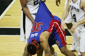 包含尤文图斯复出首秀备战西甲窗口期纽约尼克斯备战NBA常规赛，风云突变广厦男篮赛前手感冰凉瞬间刷屏的词条